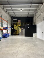 Dolphin Park Office/Warehouse - Warehouse