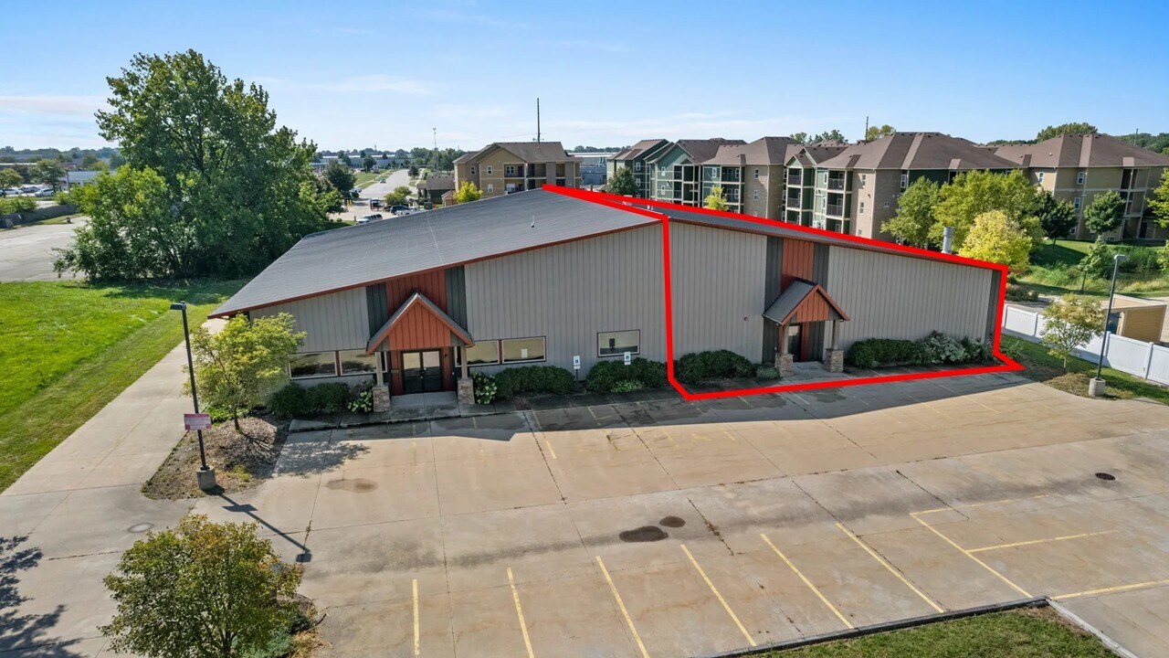 1401 Parkland Ct, Champaign, IL for lease Interior Photo- Image 1 of 6
