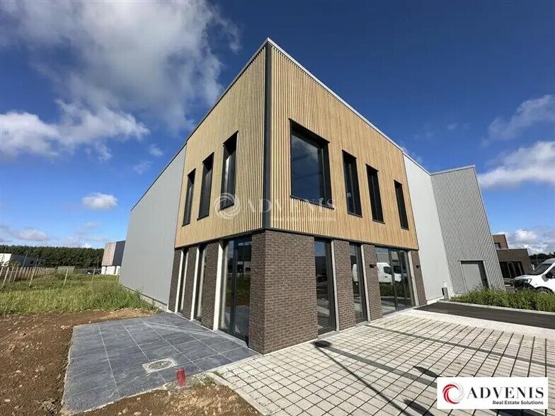 Industrial in Cysoing for lease - Building Photo - Image 1 of 8