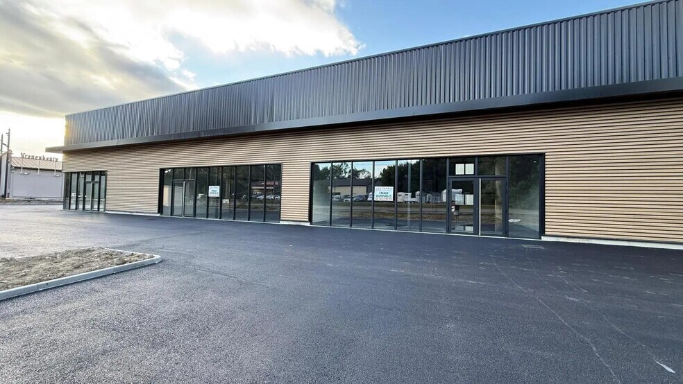 Industrial in Saint-Denis-lès-Bourg for sale - Building Photo - Image 2 of 6