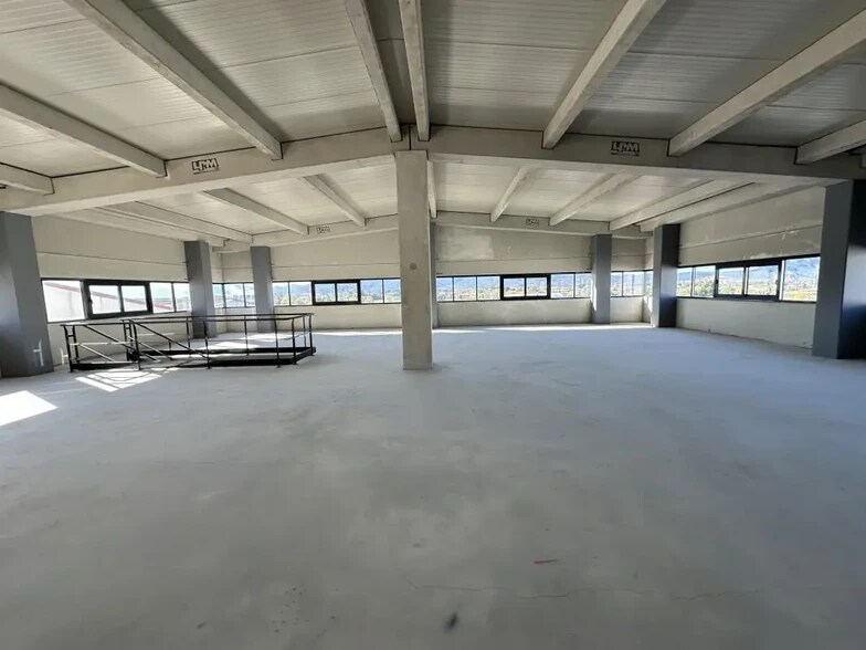 Retail in Puget-sur-Argens for sale - Interior Photo - Image 1 of 6