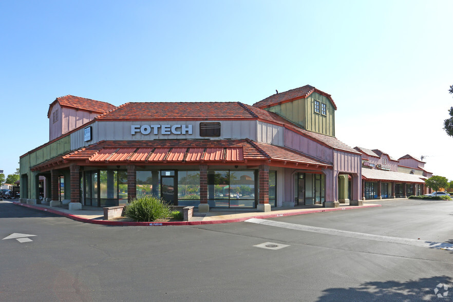 30 W Shaw Ave, Clovis, CA for lease - Building Photo - Image 1 of 2