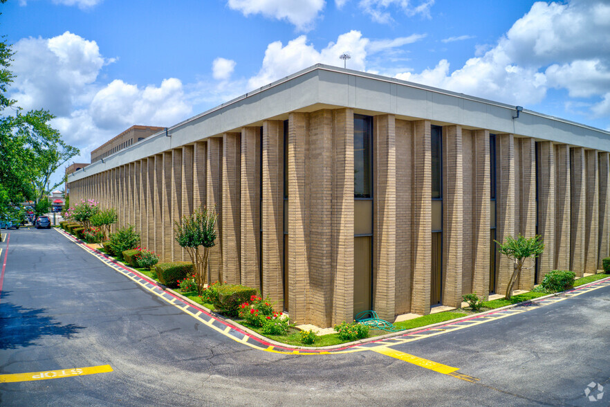 9219 Katy Fwy, Houston, TX for lease - Building Photo - Image 2 of 10