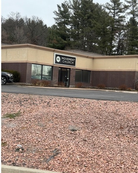 2204 N Hillcrest Pky, Altoona, WI for lease Building Photo- Image 1 of 6