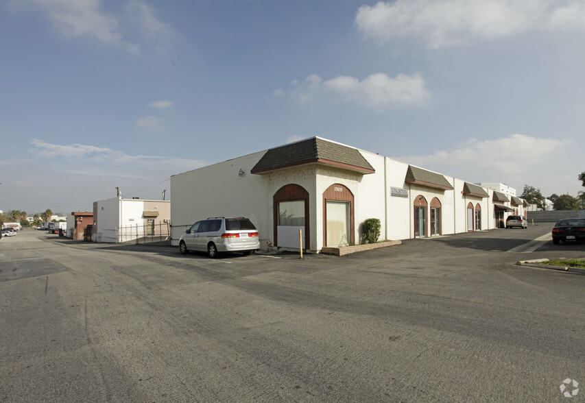 17635-17639 Rowland St, City Of Industry, CA for lease - Primary Photo - Image 1 of 7