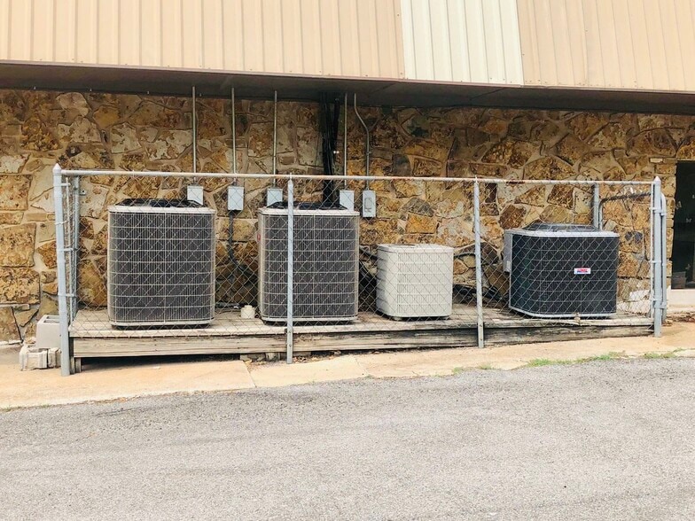 1016 W Maple Ave, Duncan, OK for lease - Building Photo - Image 2 of 8