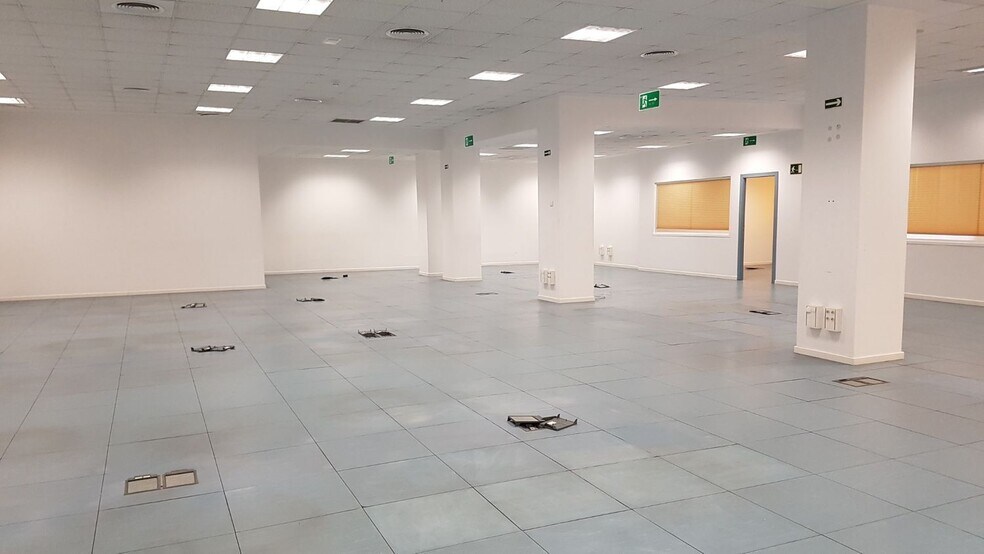 Office in SEVILLA for lease - Building Photo - Image 2 of 10