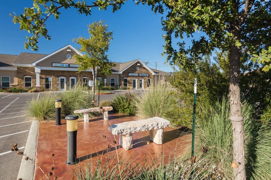 305 N Heatherwilde Blvd, Pflugerville, TX for lease - Building Photo - Image 3 of 6