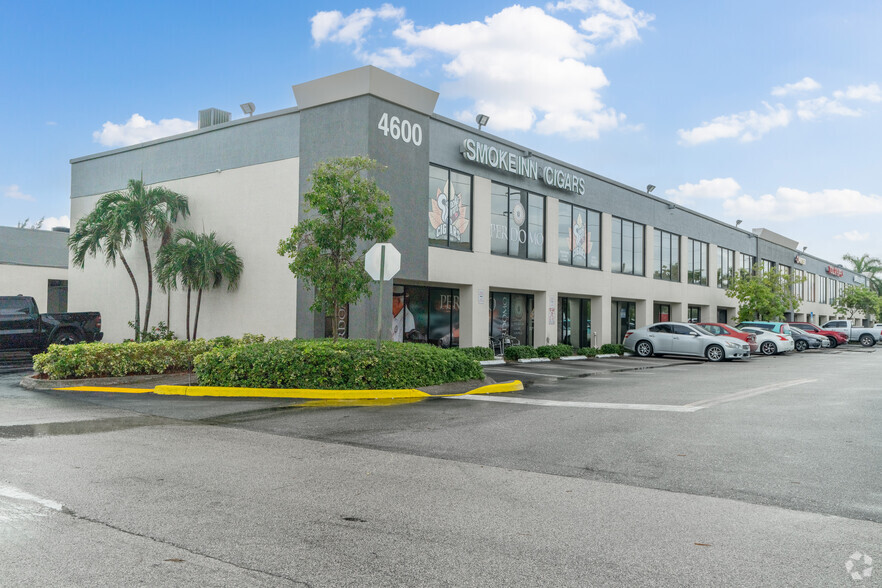 4500 N Powerline Rd, Deerfield Beach, FL for lease - Building Photo - Image 3 of 16