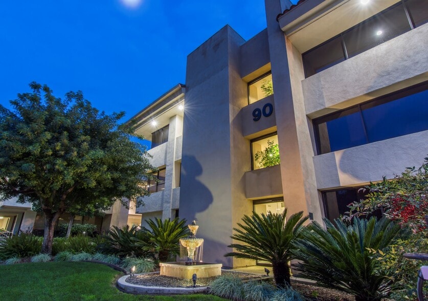 90 E Thousand Oaks Blvd, Thousand Oaks, CA for lease - Building Photo - Image 2 of 2