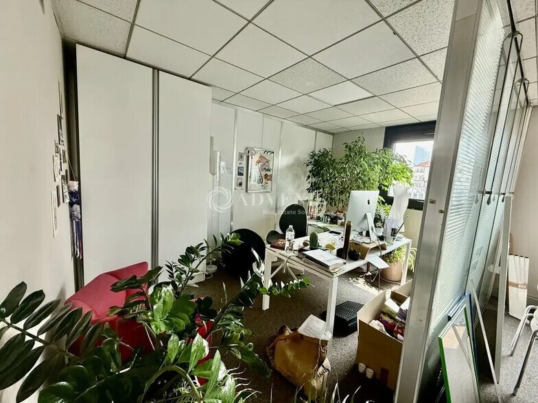 Office in Lyon for lease - Interior Photo - Image 3 of 16