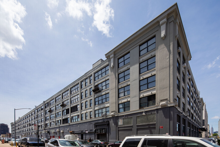 31-00 47th Ave, Long Island City, NY for lease - Building Photo - Image 1 of 5