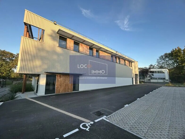 Flex in Gradignan for lease - Building Photo - Image 2 of 9