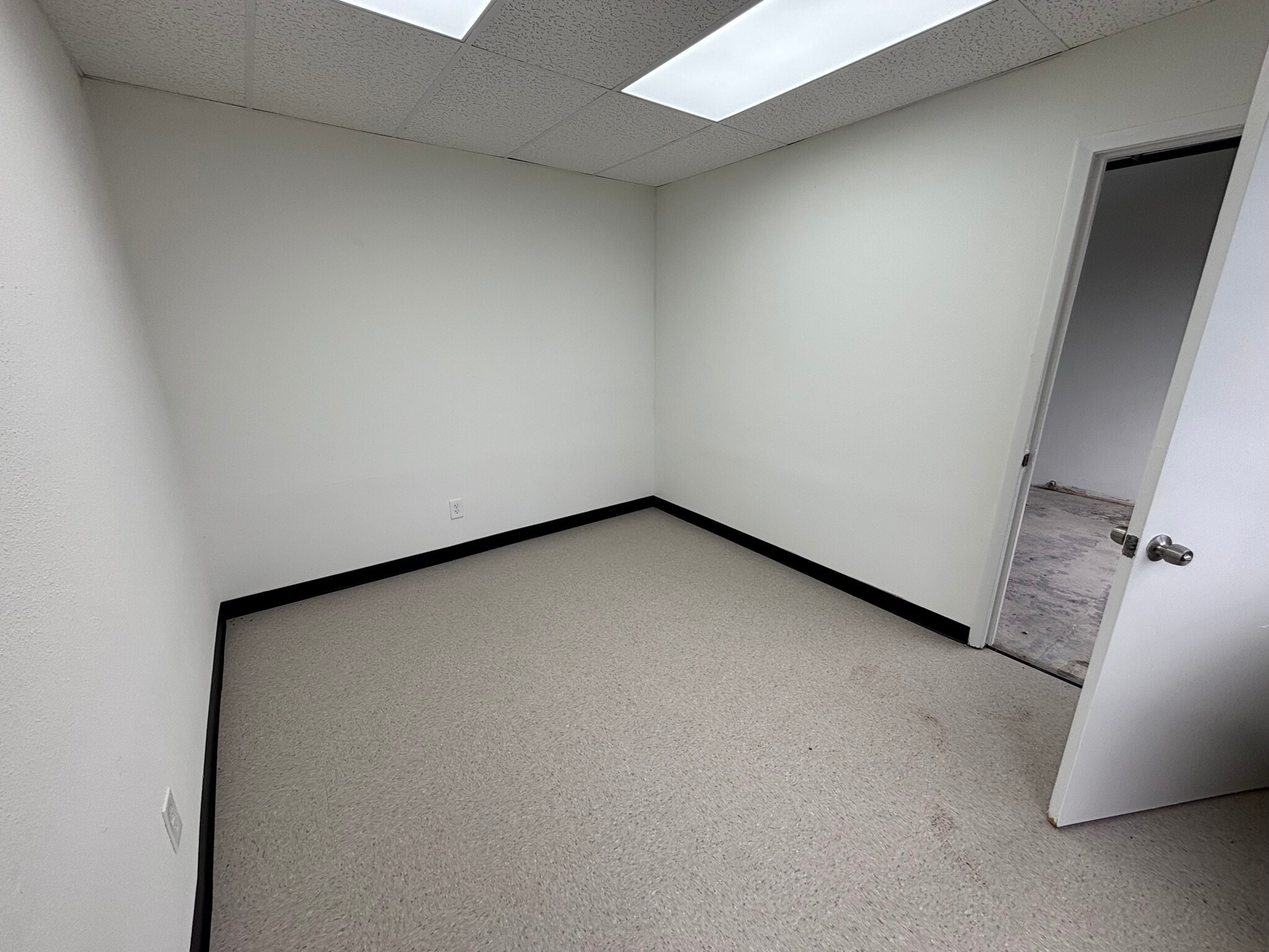 6104-6122 Evergreen St, Houston, TX for lease Interior Photo- Image 1 of 2
