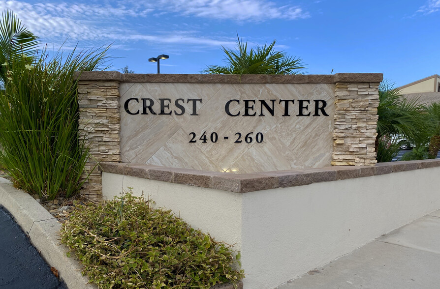 240-260 W Crest St, Escondido, CA for lease - Building Photo - Image 2 of 7