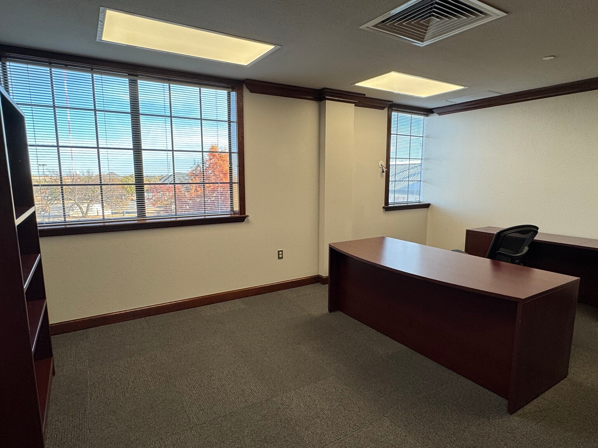 701 Cedar Lake Blvd, Oklahoma City, OK for lease Interior Photo- Image 1 of 3