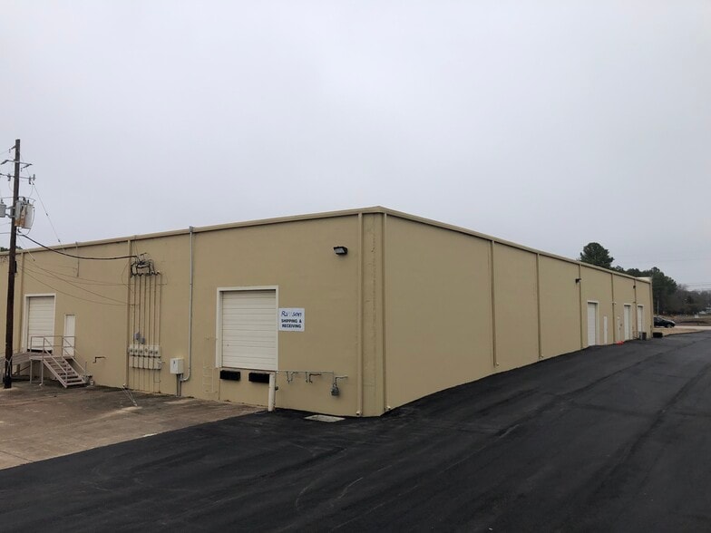 1612-1630 E Whaley St, Longview, TX for lease - Building Photo - Image 2 of 11