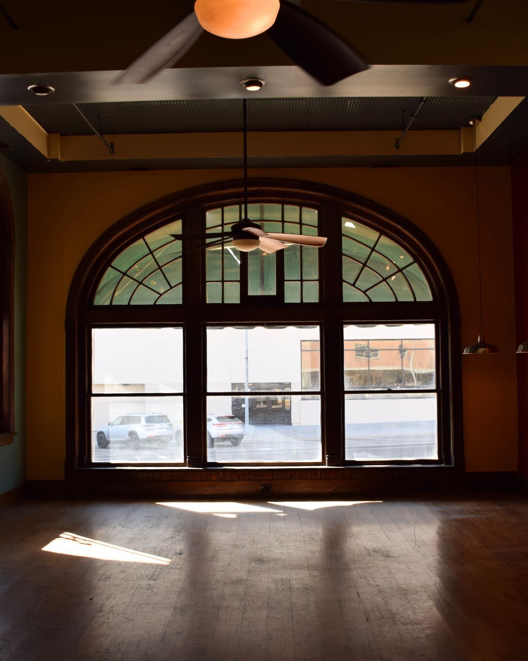 112 SE 8th Ave, Topeka, KS for lease Building Photo- Image 1 of 24