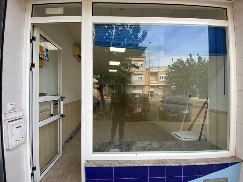 Office in Manuel for lease - Building Photo - Image 2 of 28