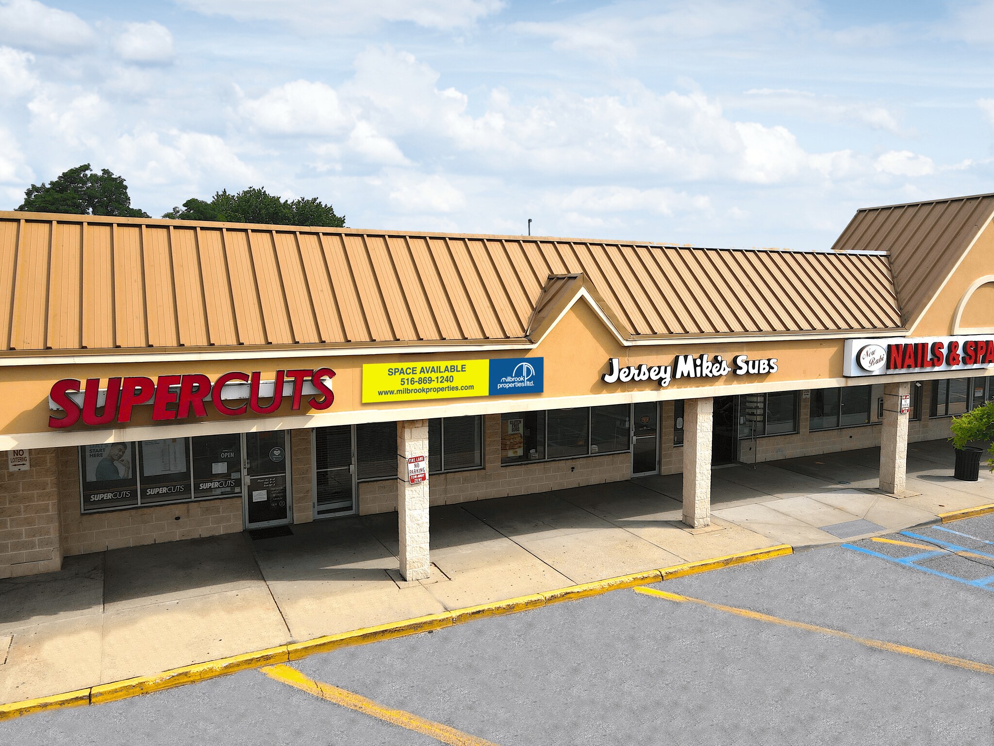 533-605 Montauk Hwy, Bay Shore, NY for lease Building Photo- Image 1 of 9