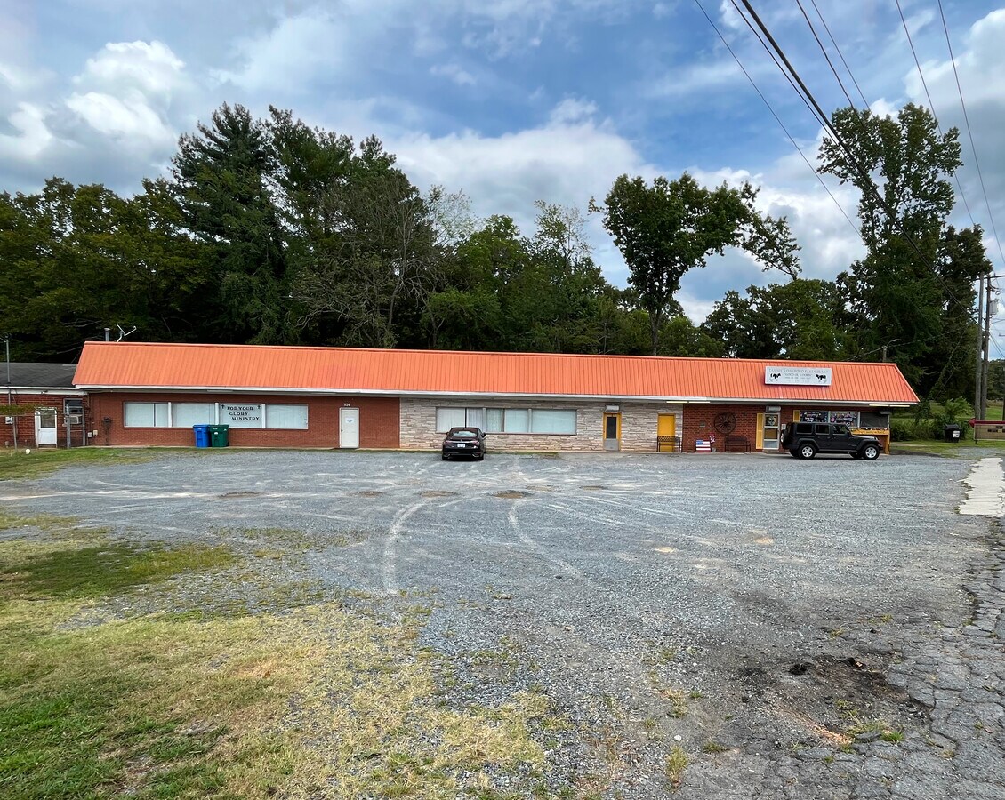 1128 N Main St, Oakboro, NC 28129