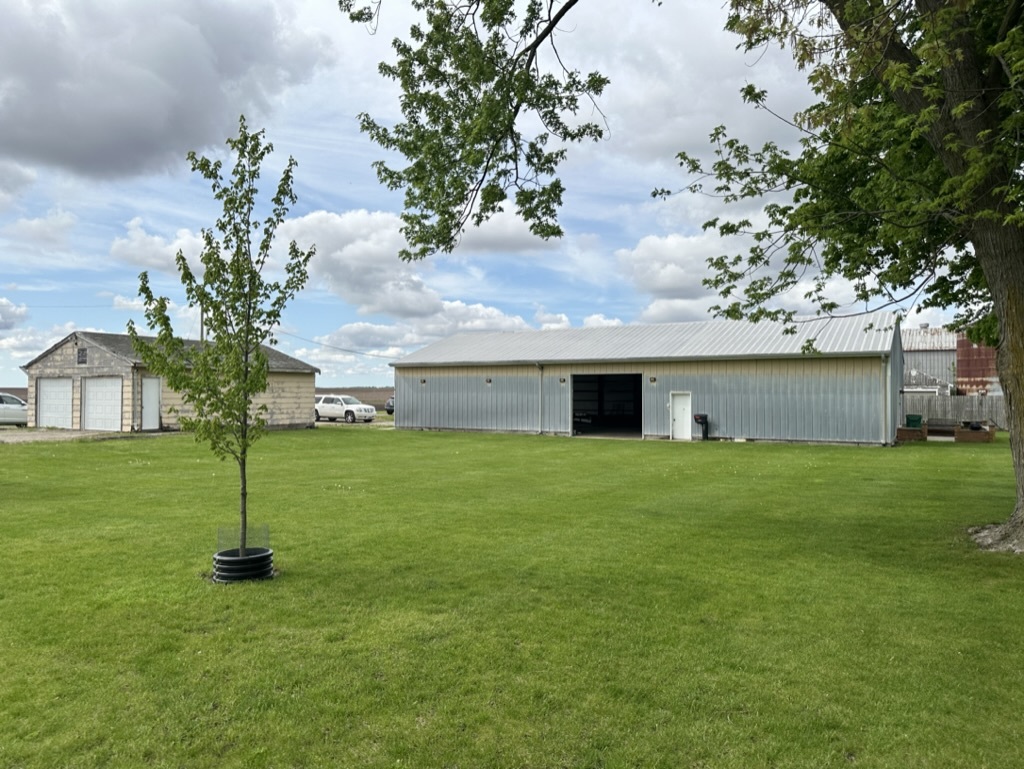 907 N Hemlock St, Le Roy, IL for sale Primary Photo- Image 1 of 26