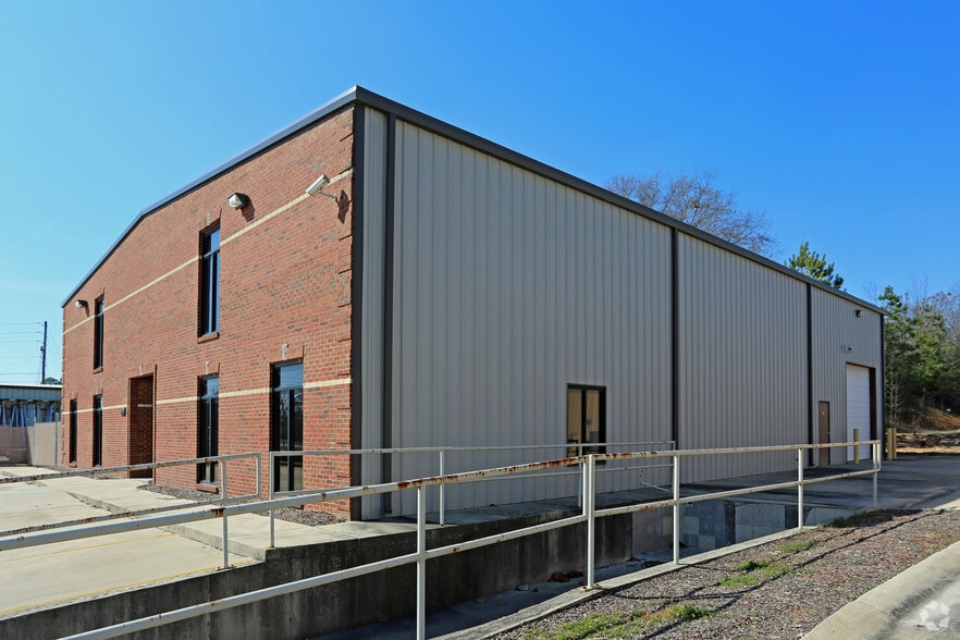 105 Cloverdale Dr, Alabaster, AL for lease - Building Photo - Image 3 of 8