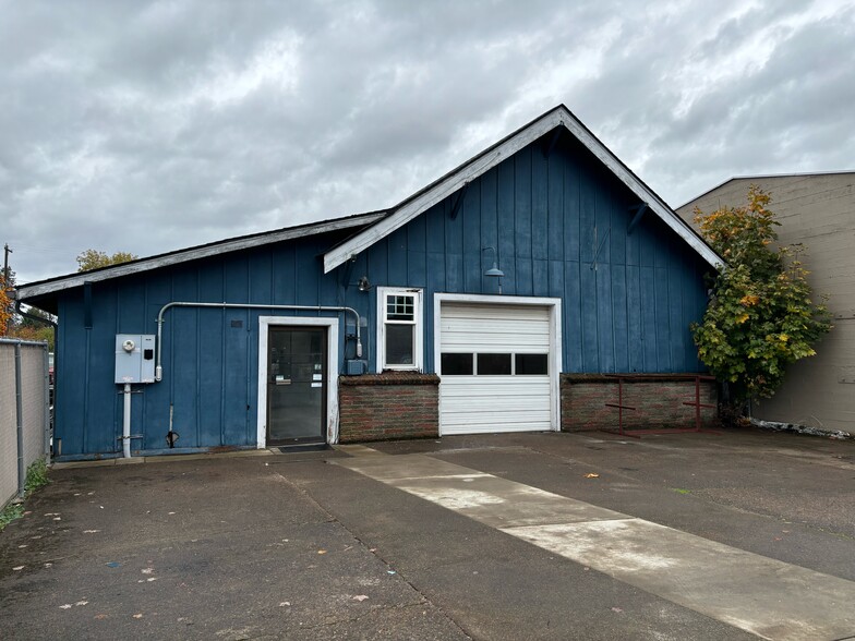 285 Moore St, Harrisburg, OR for lease - Building Photo - Image 2 of 8