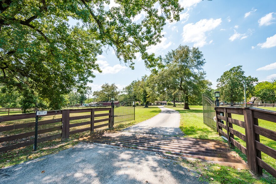 16410 FM 1485 Rd, Conroe, TX for sale - Building Photo - Image 3 of 59