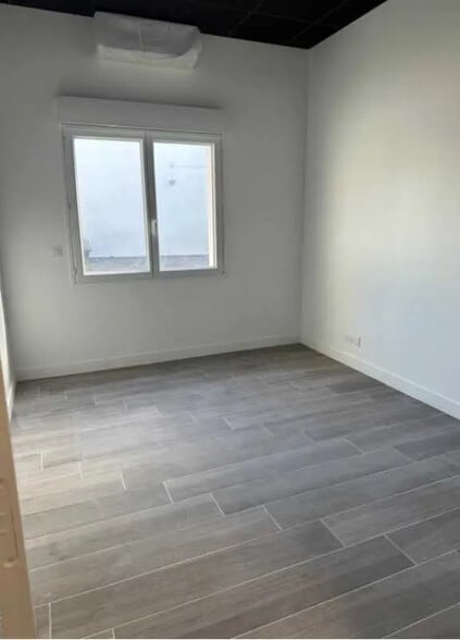 Office in Les Pavillons-sous-Bois for lease - Interior Photo - Image 1 of 6