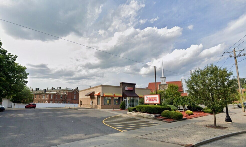 1300 Genesee St, Utica, NY for lease - Building Photo - Image 1 of 2