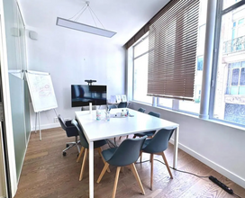 Office in Paris for lease Interior Photo- Image 1 of 4