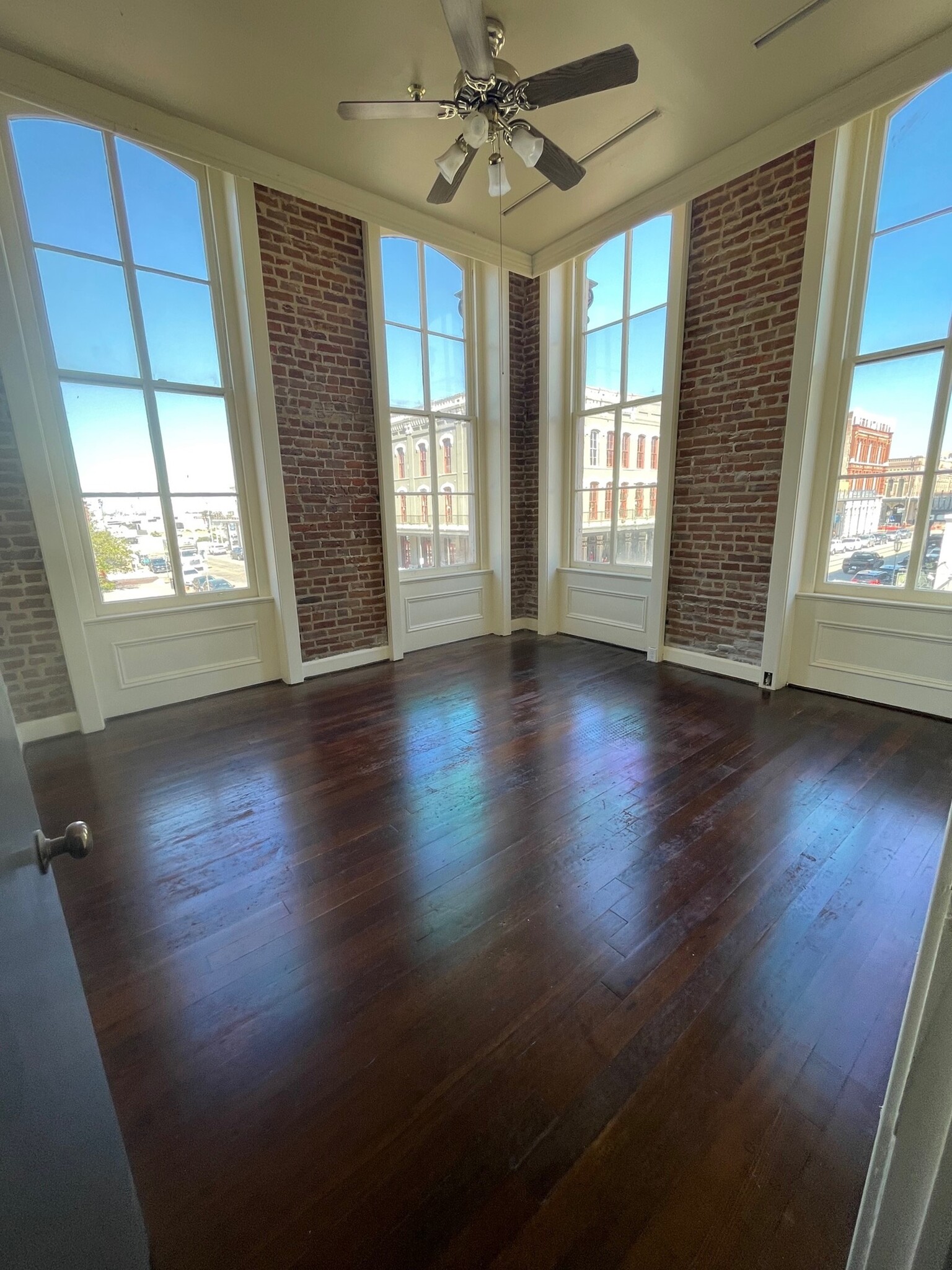 2301 Strand St, Galveston, TX for lease Interior Photo- Image 1 of 1