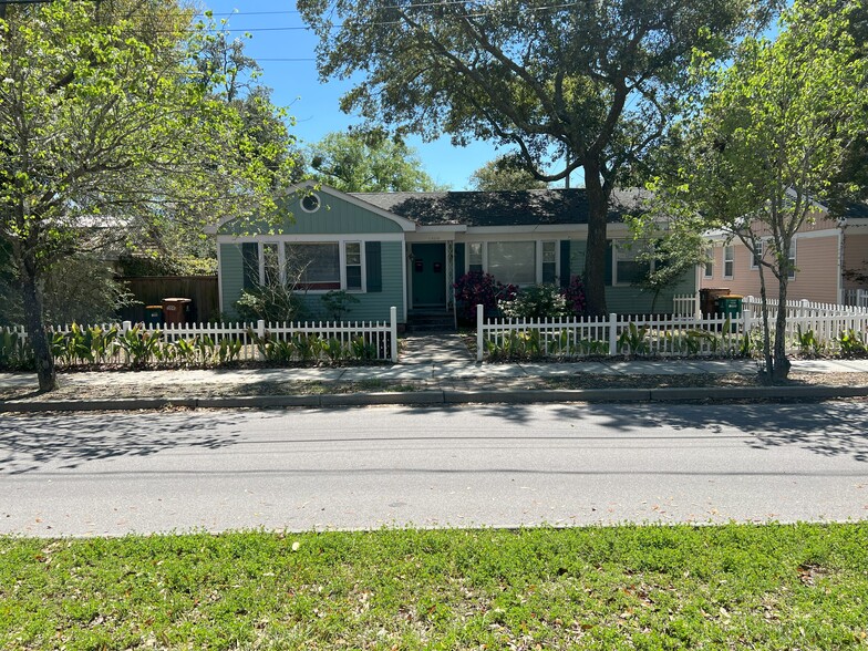 1311 Father Ryan Ave, Biloxi, MS for sale - Primary Photo - Image 2 of 47