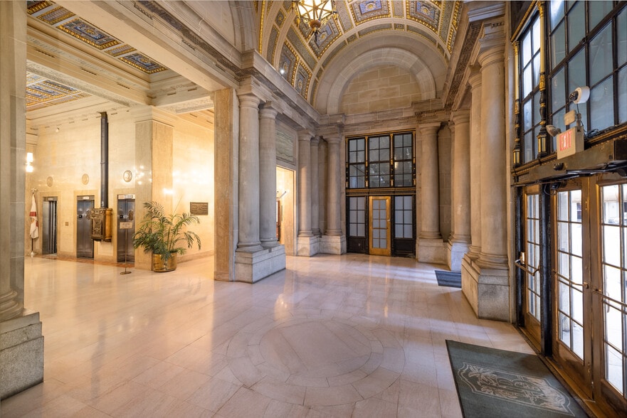 The Ingraham Building - Pub