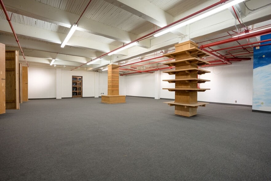 219 SW Broadway, Portland, OR for lease - Building Photo - Image 3 of 7