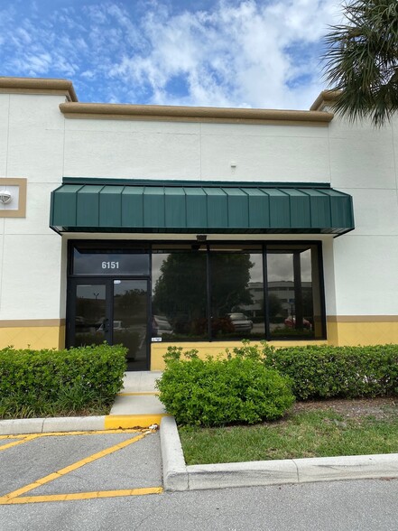 6125-6155 Lake Worth Rd, Lake Worth, FL for lease - Building Photo - Image 3 of 10