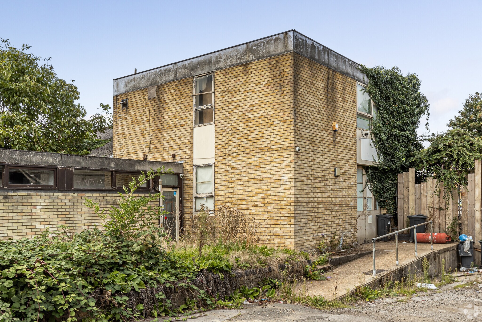 Holly Rd, Hampton for sale Primary Photo- Image 1 of 2