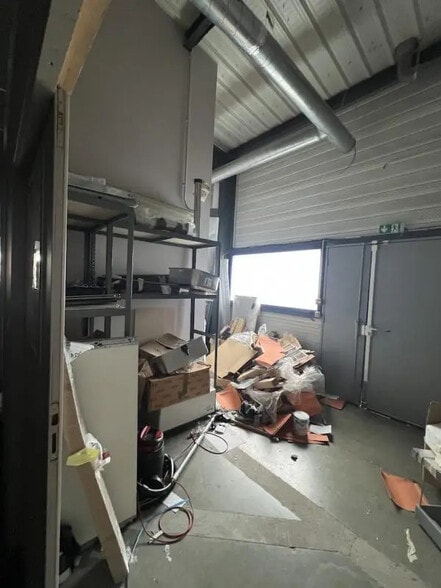 Retail in Biganos for lease - Interior Photo - Image 3 of 8