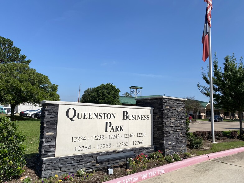 12262 Queenston Blvd, Houston, TX for lease - Building Photo - Image 1 of 18