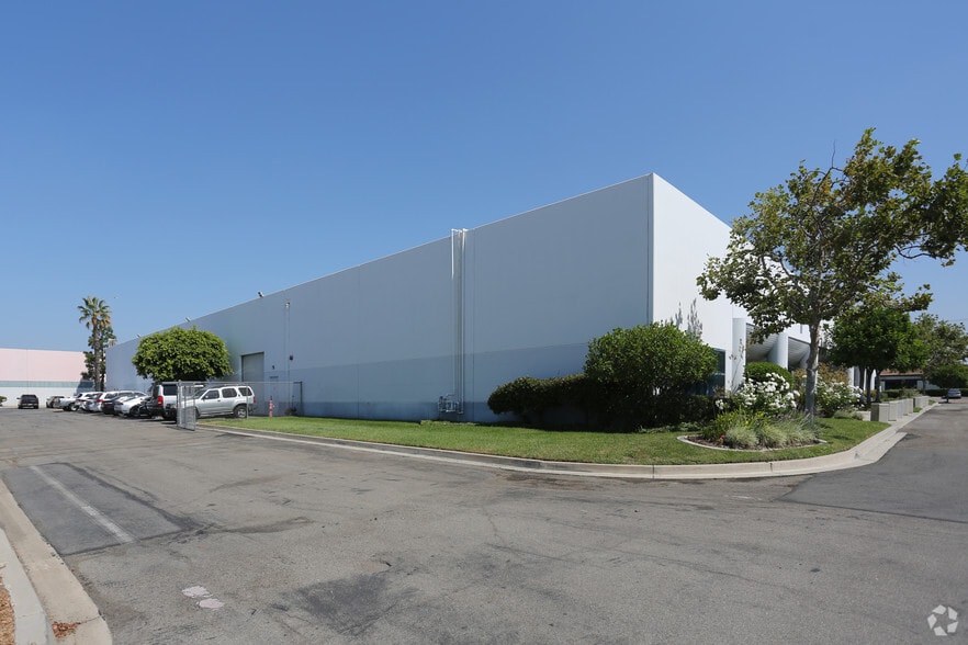 16901 Armstrong Ave, Irvine, CA for lease - Building Photo - Image 2 of 4