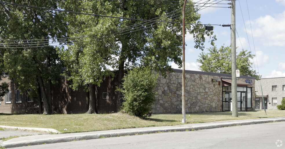 8300 Rue De L'industrie, Montréal, QC for sale - Building Photo - Image 3 of 6