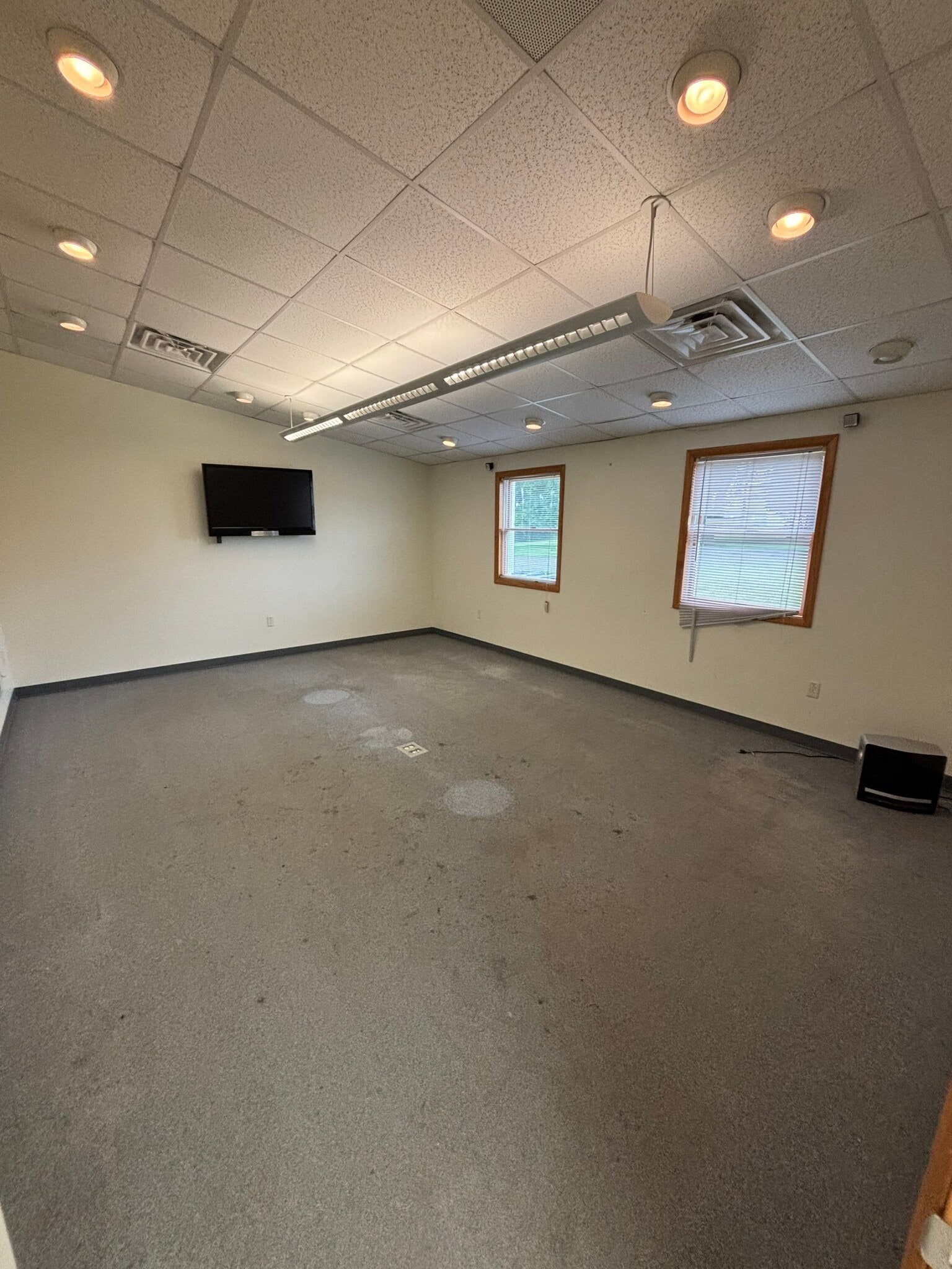 912 Pittsburgh Rd, Butler, PA for lease Interior Photo- Image 1 of 7