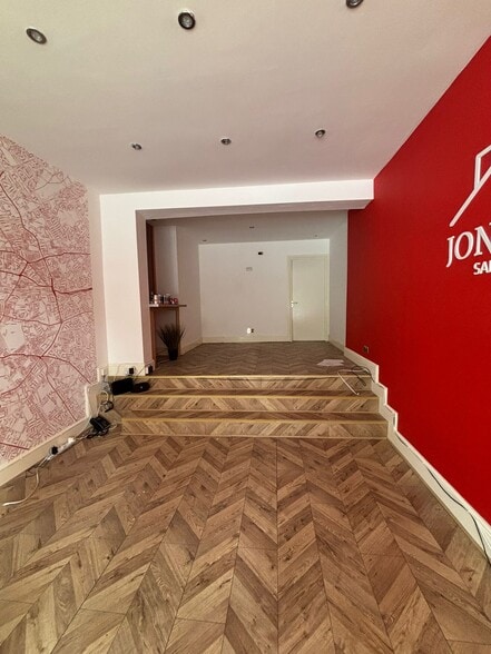 477 Rice Ln, Liverpool for lease - Interior Photo - Image 1 of 8