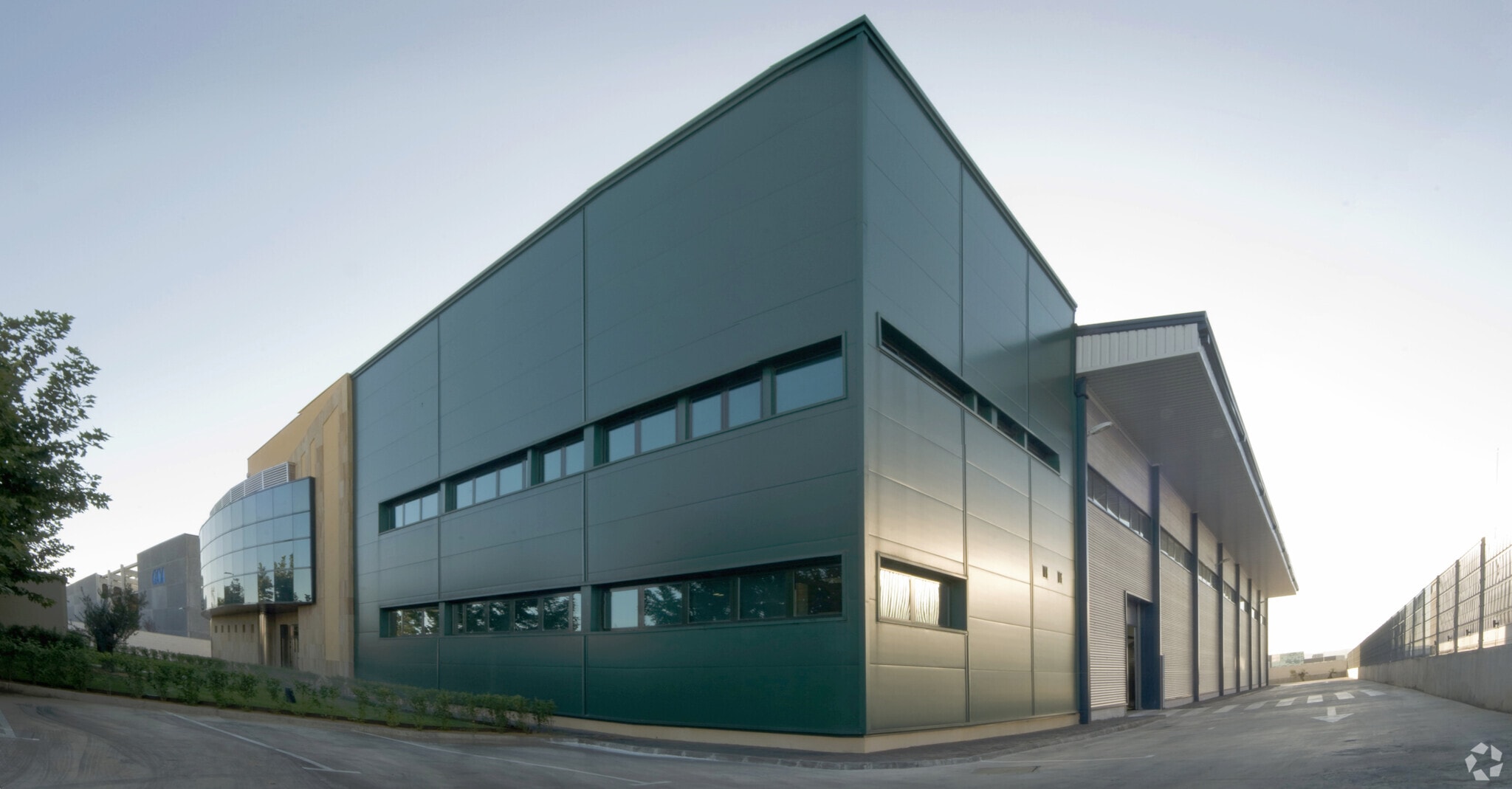 Industrial in Alcalá de Henares, Madrid for sale Primary Photo- Image 1 of 1