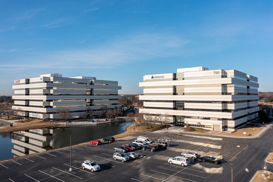 700 Tower Dr, Troy, MI for lease - Building Photo - Image 3 of 9