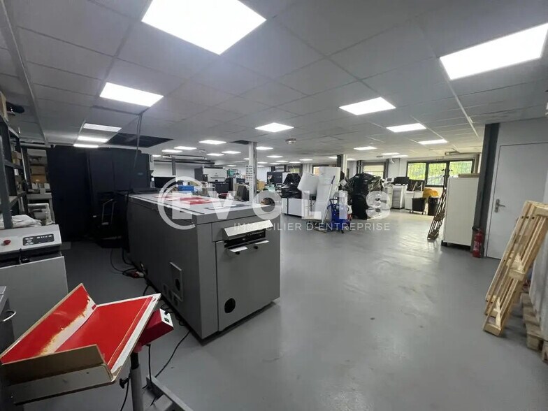 Flex in Neuilly-Plaisance for lease - Interior Photo - Image 3 of 9