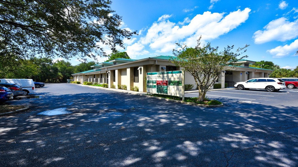 9109 Baymeadows Rd, Jacksonville, FL for lease - Primary Photo - Image 1 of 57