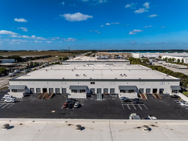 8315-8345 NW 74th St, Medley, FL for lease - Building Photo - Image 2 of 4