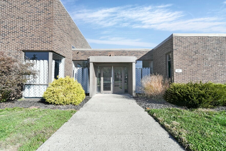 32 Licking View Dr, Heath, OH for lease - Building Photo - Image 3 of 7